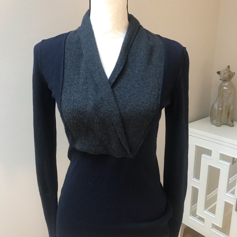 Banana Republic Sweater. Size XS. Navy & Gray. Good used condition.